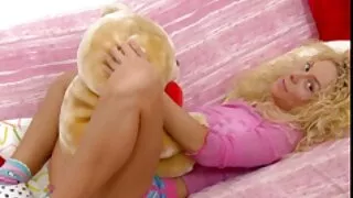 La mignonne noire Sophia Fiore se fait polir la gay francais amateur video chatte rasée par derrière à travers le trou de la gloire