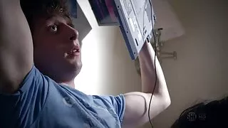 La blonde lubrique Monika se déshabille video erotique amateur et masse sa chatte