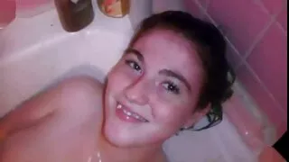 une salope bbw caucasienne potelée se masturbe en se baignant dans un video de sex amateur spa