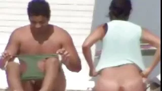 Douce brune aux gros seins chevauche et suce la bite film porno amateur black géante de son macho chauve