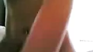 Des lesbiennes maigres accros au sexe ont des relations sexuelles sales dans la chambre à coucher site video sexe amateur