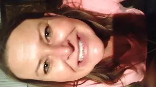 Une longue bite de viande noire film x couple amateur est sucée par la jolie salope potelée Katie Kox