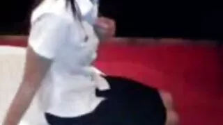 Une paire film pono amateur de lesbiennes aux cheveux noirs ont des relations sexuelles fétichistes