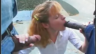 fille aux cheveux noirs bodacious avec de beaux seins film x amateur gratuit présente un solo chaud