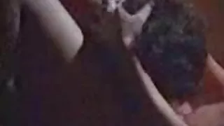 Une Russe sexy fait une pipe video porno francais amateur avant de baiser passionnément sur un canapé