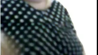 Deux filles lesbiennes excitées baisent un seul mec dans une séance à film de sexe amateur trois