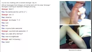 Petit ami joue avec les film porno amateur français gratuit seins naturels de sa copine chaude sur webcam