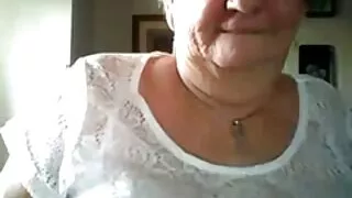 Elle lèche un gode qui a été profondément dans son anus video sexe amateur x