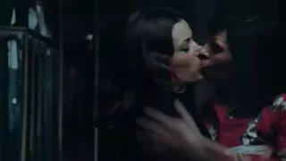 L'homme brutal à la tête dure Derrick Pierce baise la video de sex amateur jolie adolescente Emily Willis