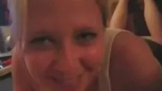 Salope brune MILF se fait pilonner en position de porno fr amateur levrette dur