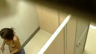 Un couple de mecs chauds va baiser videomateur streaming une salope japonaise excitée