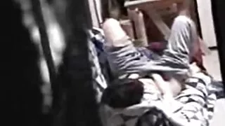Une prostituée passionnée d'ébène baise furieusement dans un trio MMF site de video amateur sexe torride