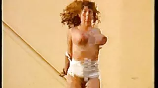 Une adolescente maigre extrait porno amateur gratuit se fait baiser dans son cul serré