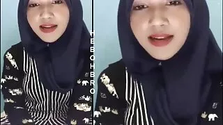 une salope indienne asstastique a eu un trio video x amateur gratuit francais coquin avec ses amis coquins sur le canapé