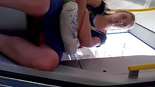 La salope japonaise provocante Rio Kagawa se dsexe amateur fait double pénétrer dans un trio hardcore.