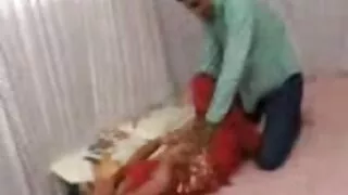 une ado maigre video amateur porno francais avec des nattes s'est fait polir le cul dans un style latéral dur