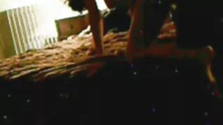 Une blonde infernale aux gros seins film x gratuit amateur fait une gorge profonde bâclée sur une caméra POV