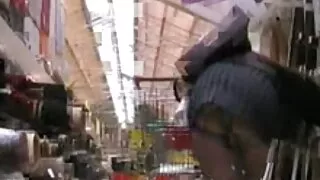 La coquine Ruri Haruka se doigte la chatte devant la caméra film erotic amateur