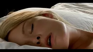 une ado blonde tentante baise un senior chaud à l'extérieur streaming amateur sexe