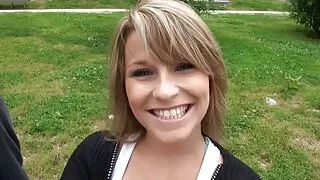 Un mec excité lèche et baise le film x gratuit amateurs trou du cul d'une jolie brune aux cheveux longs