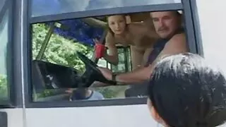 Les brunes aux gros seins ont une baise vidéo amateur gratuite FFM incroyable avec un brutal fou