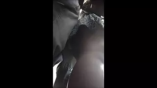 Une ado brune mince aux seins doux joue devant extrait porno amateur gratuit la caméra