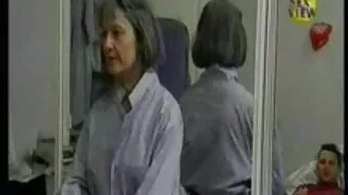 Une MILF blonde chaude se couche sur le ventre pendant que video sexe amateur gratuit son papa rapace la baise par derrière
