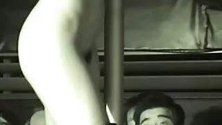 L'adolescente videomateur gratuit russe Violetta attache son petit ami et le fait cocu