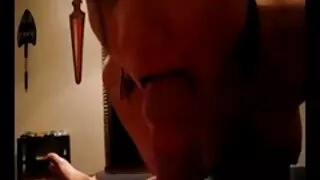 Hussy jades Elle et Rose baisent fort dans un film porno FFM film porno amateur français à trois sale