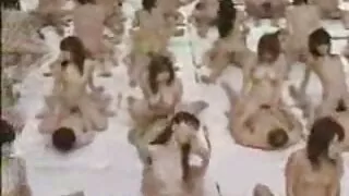 Deux salopes aux cheveux videoamateurgratuite noirs super bouclés aux formes coquines partagent une bite géante