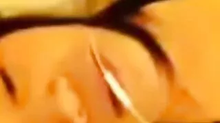 Un mec au tempérament chaud perce la fente d'une étudiante coquine en film porno français amateur gratuit pose missionnaire